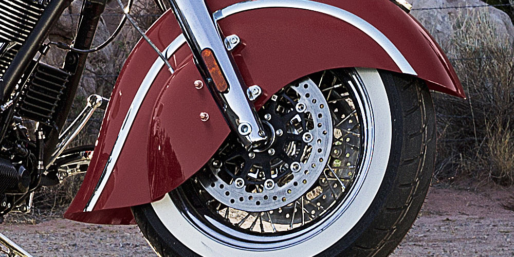 http://www.indianmotorcycle.fr/fileadmin/templates/ind_MY15/images/bikes/chief-classic/etrier.jpg